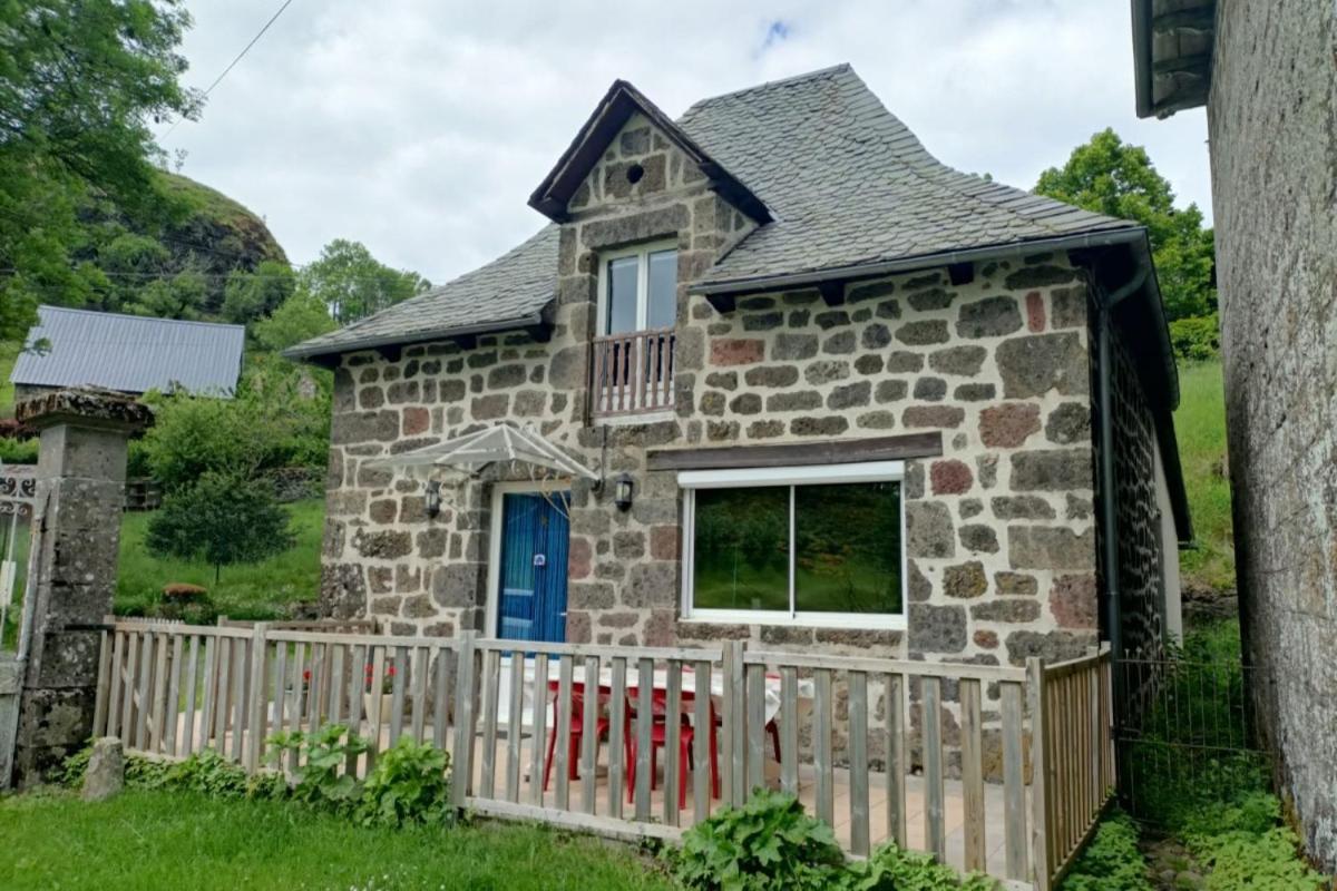 Gite 4 Personnes Dans Le Cantal Animaux Bienvenus Lascelle Dış mekan fotoğraf